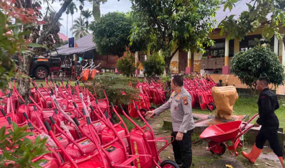 GoRiau Ribuan Alat Kerja dari Polda Riau Tiba di Palembayan untuk Percepatan Pemulihan Agam
