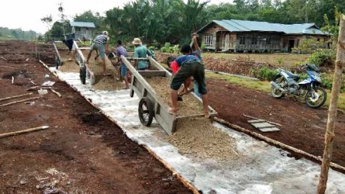 Penimbunan Badan Jalan Dua Desa di Kecamatan Tasik Putri Puyu Selesai, Kades: Akhirnya Desa Kami tidak Terisolasi