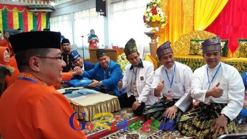 Sah, Syamsuar - Edy Natar Pasangan Cagubri dan Wagubri Pertama yang Daftar ke KPU Riau