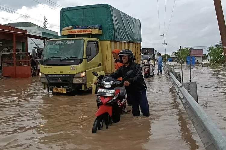 Curah Hujan Tinggi, Inhil Kembali Dilanda Banjir Rob