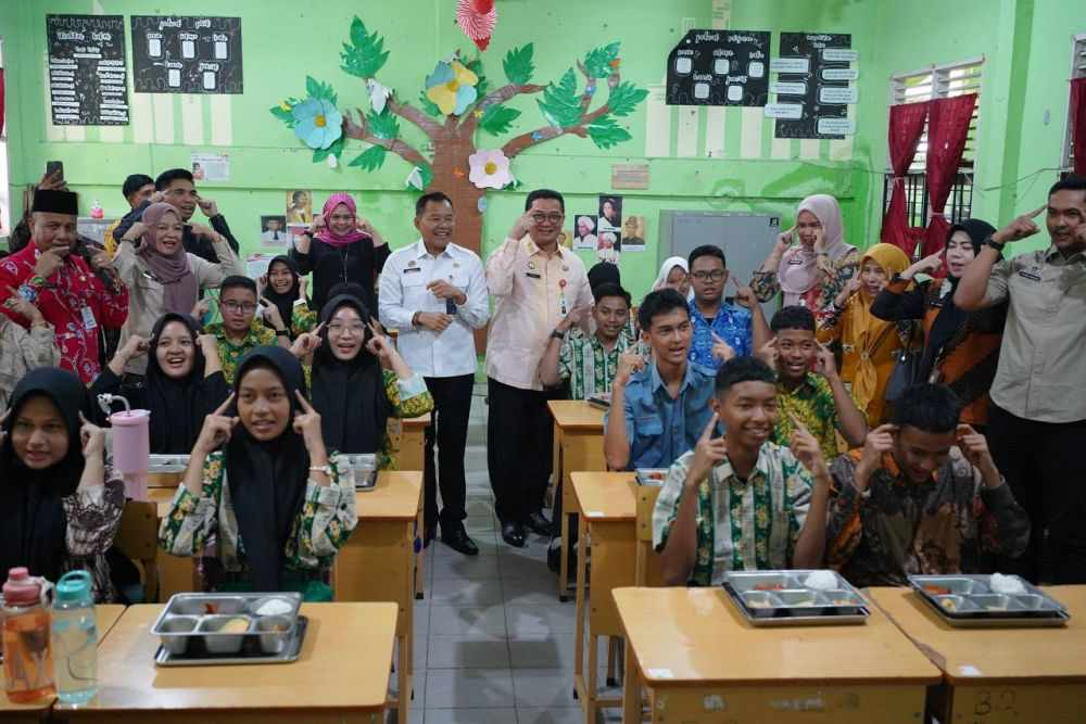 Sekdaprov Riau Pastikan Program MBG Berjalan Sesuai Standar