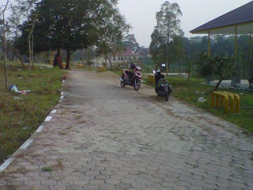 Sampah Berserakan, RTH Pematang Reba Tak Terurus