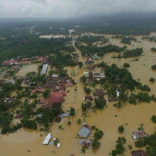Pondoknya Diterjang Banjir Bandang Dini Hari, Satu Keluarga Hanyut, Beruntung Berhasil Bergayut di Pohon