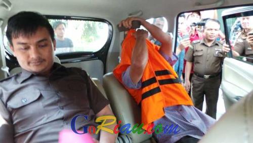 Breaking News: Jadi Mafia Lahan di TNTN, Mantan Kepala BPN Kampar Resmi Ditahan Kejati Riau