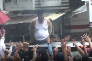 GoRiau Prabowo Bikin Kaget dan Heboh di Subang, Buka Baju dan Lemparkan ke Pendukung yang Memintanya