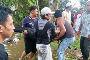 GoRiau Heroik, Polisi Berpangkat Bripda Terjun ke Sungai Selamatkan Gadis yang Coba Bunuh Diri
