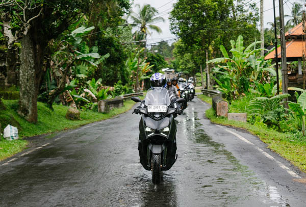 Bikers Wajib Paham, Ini Tips Berkendara saat Hujan dari Yamaha