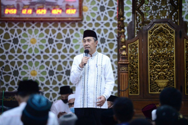 Safari Ramadan Perdana 2022, Gubri Syamsuar Tarawih di Masjid Muttaqin Pelalawan