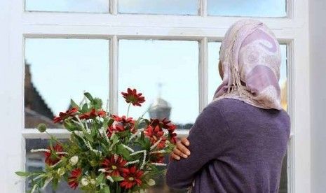 Suka Mendebat Islam, Wanita Ini Akhirnya Jadi Mualaf