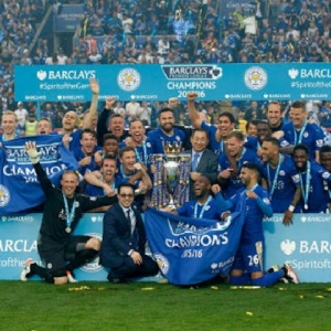 GoRiau Usai Laga Tak Menentukan, Leicester Resmi Terima Trofi Premier League