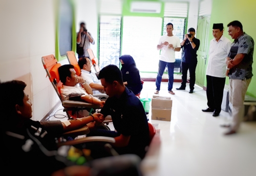 Relawan Syamsuar - Edy Nasution Donorkan Darah di Posko Mawar Pekanbaru