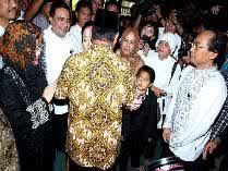 GoRiau Jumpa di Makam Soeharto, Prabowo Cium Pipi Titiek