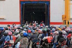 GoRiau Ribuan Pemudik Motor dari Sumatera Padati Dermaga III Bakauheni