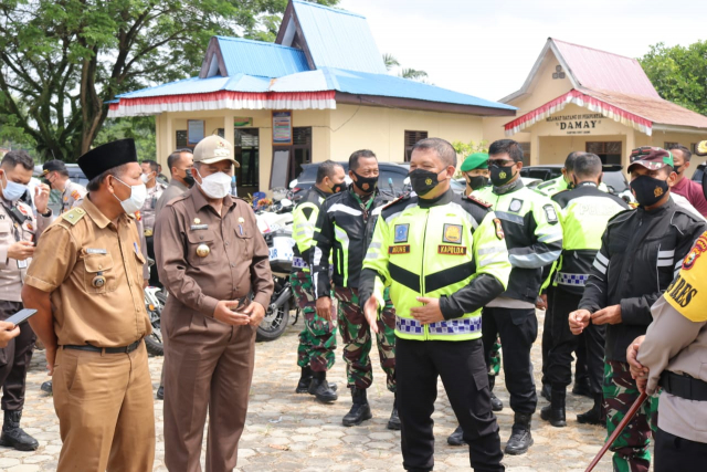 Bupati Siak Bersama Kapolda Riau Tinjau Vaksinasi Warga Jati Mulya
