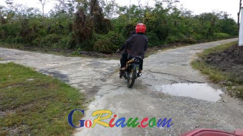 Jalan Desa Mekong Mulai Ditinggalkan Warga