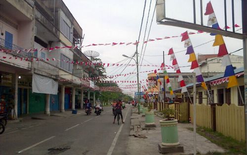 Jelang 17 Agustus, Bendera Merah Putih Mulai Hiasi Jalan Selatpanjang