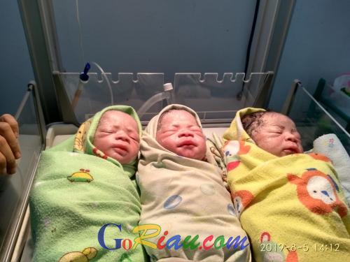 Goriau Bayi Kembar Tiga Berjenis Kelamin Laki Laki Lahir Dengan Sehat Di Rsud Tengku Rafian Siak