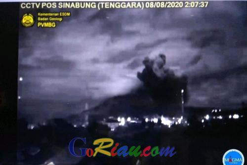 Gunung Sinabung Erupsi, Kolom Abu 2.000 Meter