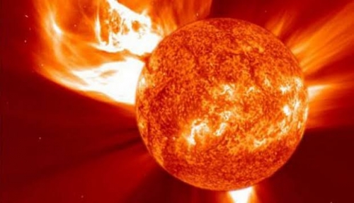 Badai Matahari Terkuat dalam 12 Tahun Meluncur ke Bumi, Berbahayakah?