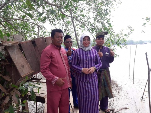 Penasaran dengan Indahnya Mangrove di Berembang, Misnarni Kunjungi Objek Wisata Kecamatan Pusako