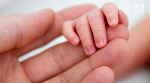 Koma 4 Bulan Akibat Strok, Ibu Lahirkan Bayi Sehat Lewat Caesar