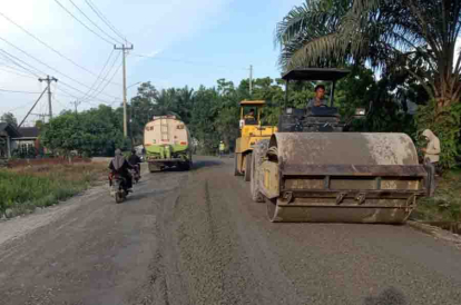 GoRiau Pemprov Riau Gelontorkan Rp37 Miliar untuk Perbaikan Jalan Cerenti – Air Molek