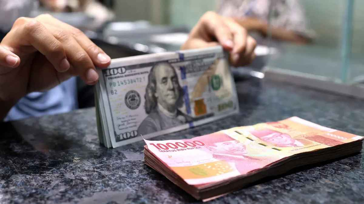 Rupiah Dibuka Turun ke 17.645, Penguatan Yen Jepang Buka Peluang Pembalikan Arah