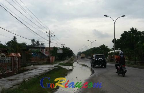 Setiap Hari Jalan Lintas Duri Banjir, Diduga Drainase Kota Sangat Buruk