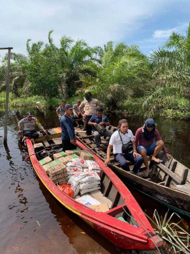 90 KK Warga Simpang Kanan Rohil Terkepung Banjir