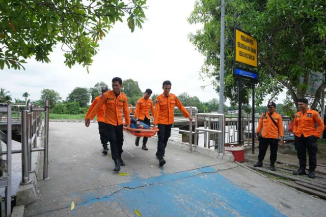 Tingkatkan Kesiapsiagaan, TCK-EMT Riau Dilatih Tangani Evakuasi dan Penanganan Medis Korban Bencana