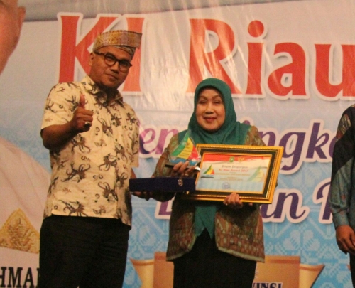 Unilak Pekanbaru Raih Peringkat II Anugerah Keterbukaan Informasi Publik 2017