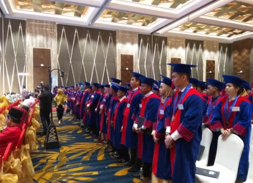 Yayasan Persada Bunda Wisuda 448 Mahasiswa, IPK Tertinggi 4,00 dari Prodi Sastra Inggris