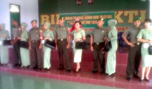 GoRiau Pratu Akbar dan Wiwik Juara Favorit Fashion Show Batalyonif 132/BS