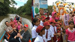 GoRiau Jenderal Polisi Ini Bersampan 3 Jam untuk Resmikan Taman Bacaan di Perbatasan