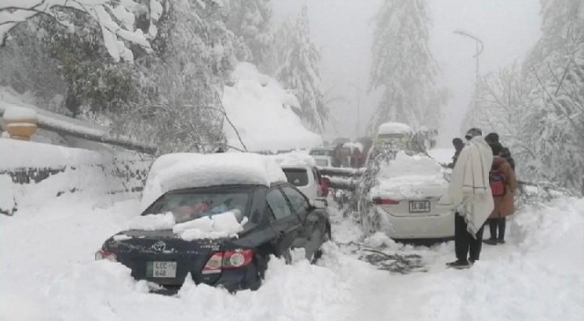 Ribuan Turis Terjebak Salju di Pakistan, 19 Orang Tewas dalam Mobil