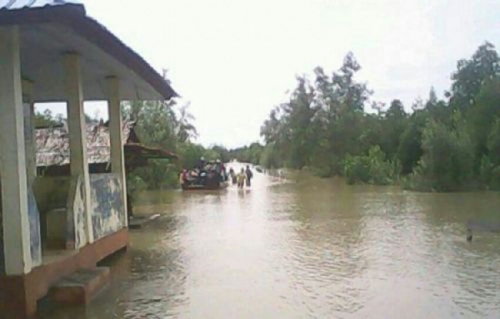 Sering Terendam Air Pasang, 150 Meter Jalan Penyeberangan Mekong-Semukut Perlu Penimbunan