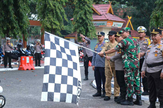 Sekdako Pekanbaru Periksa Kendaraan Aparat Pengamanan Pemilu