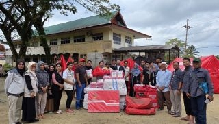 Curva Nord 1955 Gelar Aksi Sosial di Pekanbaru, Dari Bersihkan Masjid Hingga Bantu Korban Banjir
