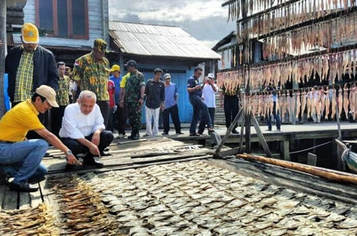 Andi Rachman Blusukan ke Pasar Ikan di Tembilahan