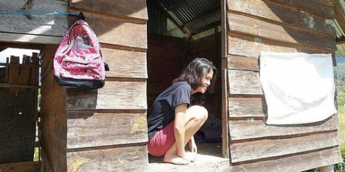 Pulang dari Cianjur, Mahasiswi Asal Mamasa Isolasi Diri dalam Gubuk di Tengah Sawah
