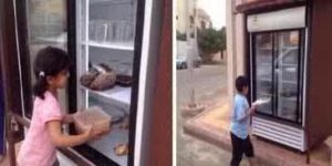 GoRiau Bantu Warga Miskin, Pria Saudi Letakkan Kulkas Besar di Depan Rumahnya