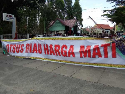 Fornas Otsus Riau Gelar Aksi di DPRD Riau, Tuntut Otonomi Khusus Diberlakukan