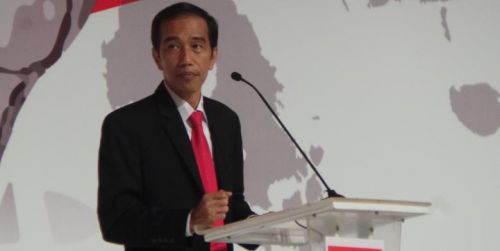 Salah Kostum dan Ketahuan Bawa Contekan, Jokowi Kalah Debat Capres Pertama