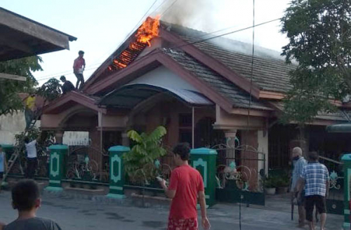 Diduga Akibat Korsleting Listrik Dua Rumah Warga Terbakar