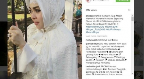 Cantiknya Syahrini dalam Balutan Mukena Salat Idul Fitri