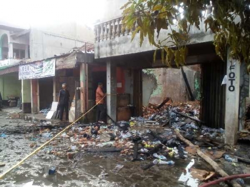 Kebakaran di Lipat Kain Kampar, Tiga Rumah dan Satu Ruko Hangus