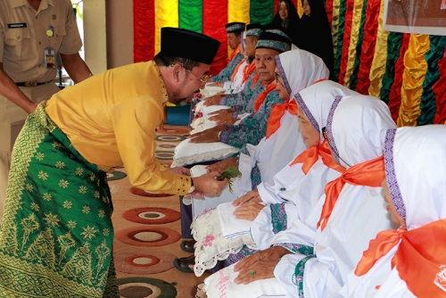 Lepas 121 JCH Kecamatan Bengkalis, Sekda: Jaga Kesehatan dan Doakan Negeri