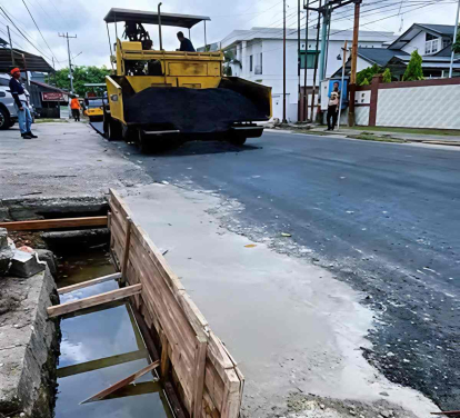 GoRiau Dinas PUPR Pekanbaru Kebut Perbaikan Drainase Runtuh di Jalan Sekolah Rumbai