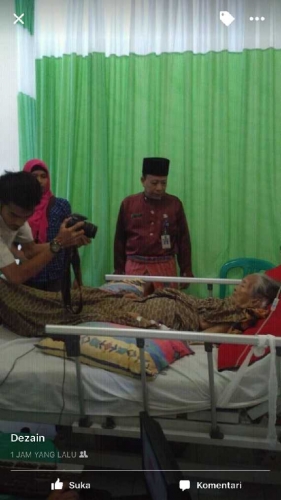 Perekaman E-KTP Dilakukan di RSUD, yang Difoto Nenek Terbaring di Atas Ranjang dengan Tangan Berinfus dan Badan Ditutupi Kain Panjang