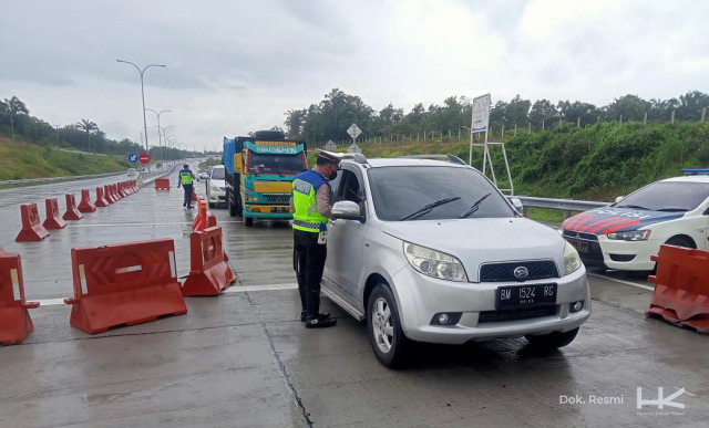 Jangan Lupa Bawa Syarat Perjalanan PPKM, HK dan Kepolisian Masih Lakukan Penyekatan di Jalan Tol Pekanbaru - Dumai